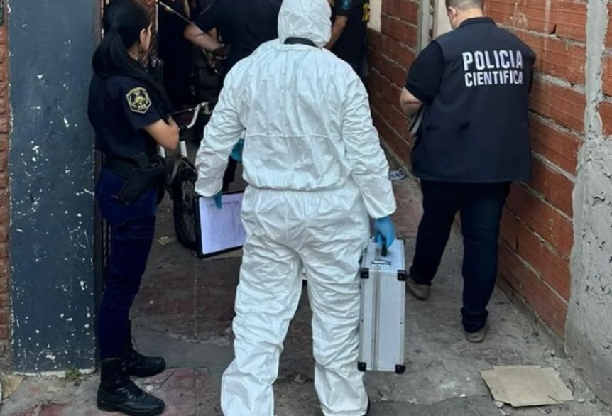 Horror: encontraron a una nena sin vida dentro de una caja de madera y detuvieron a la madre