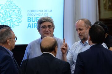 Massa y Kicillof abrocharon el alineamiento de los intendentes en el control de precios