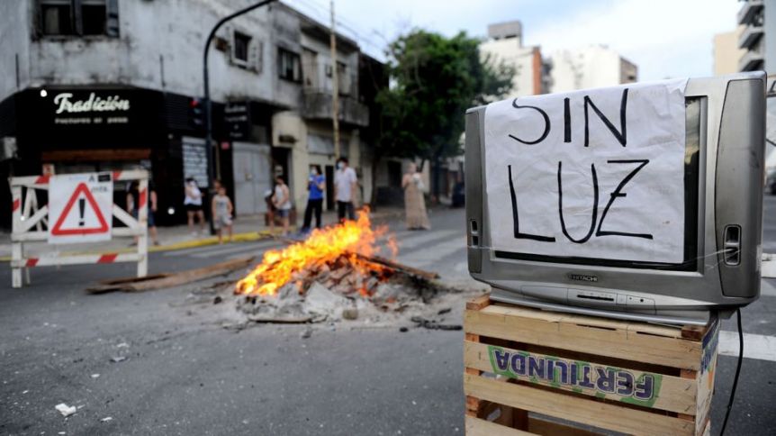 Kicillof desembolsa $900 millones para evitar cortes de luz en el verano