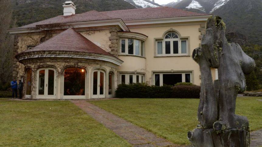 Allanaron la estancia de Joe Lewis por la causa del viaje de los jueces
