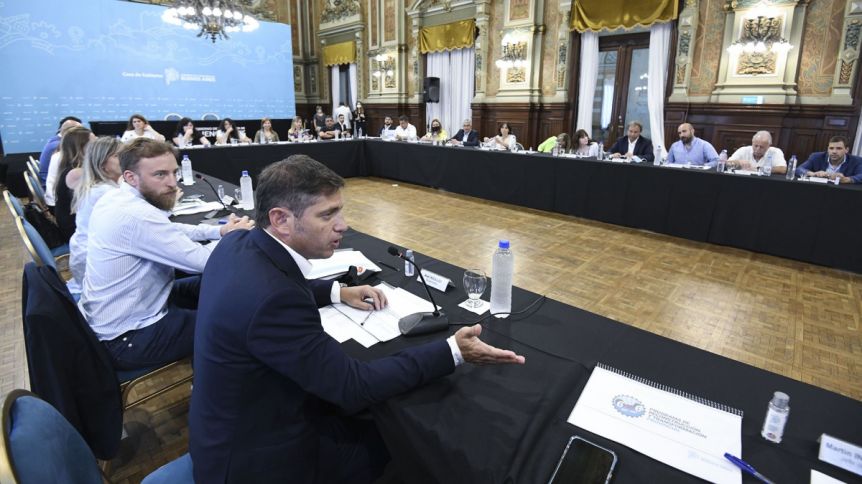Ardió el Whatsapp de Axel Kicillof y los legisladores del FdT: se tiraron “con de todo”