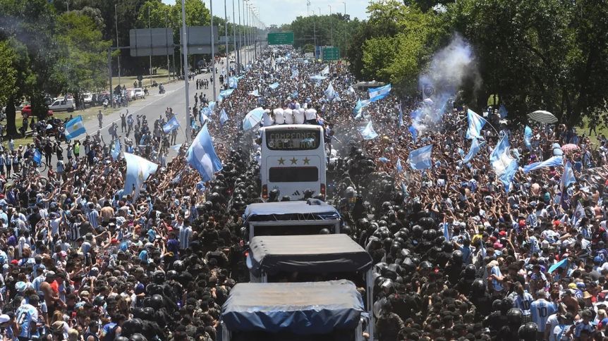 Campeones del mundo: millones en las calles, un operativo que falló y la felicitación a Berni
