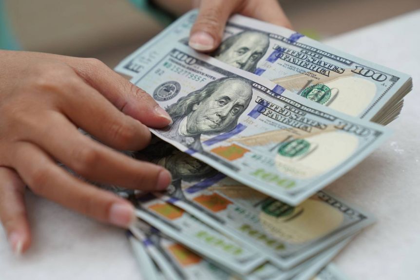 El dólar blue sigue subiendo y ya se ubica en los $330