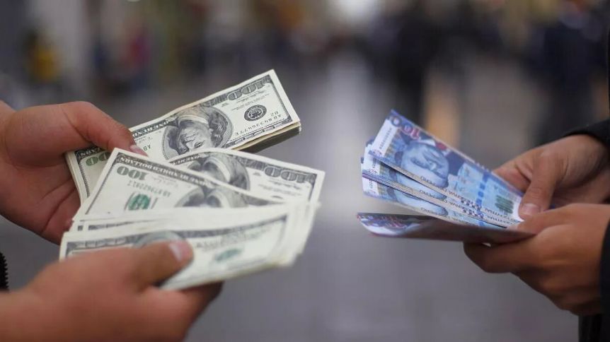 El dólar blue subió 10 pesos en un día y cotiza a $340