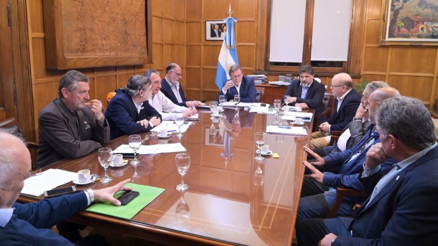 El campo pide medidas urgentes por la sequía: qué dijo el ministro de Agricultura bonaerense