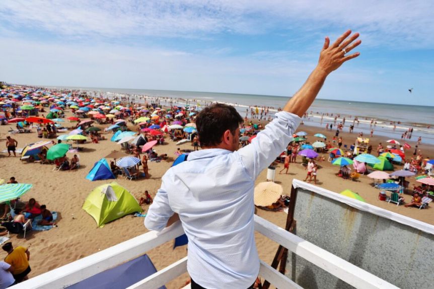 Axel 2023: con eje en la gestión, el Gobernador lleva su campaña a la costa