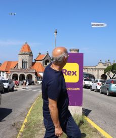 Con el traje de precandidato a Gobernador, Grindetti inició su gira por la Costa Atlántica