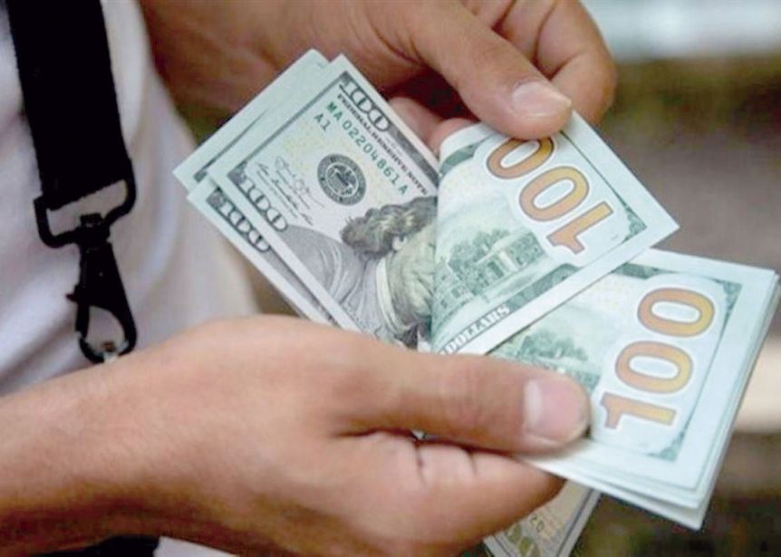 El dólar blue alcanzó un nuevo récord al cotizar a $379