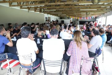 Grindetti encabezó un plenario con 90 dirigentes y ratificó su candidatura a Gobernador  