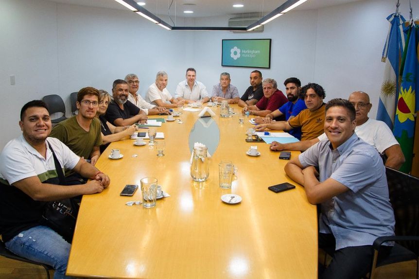 Puso la vara alta: intendente oficialista acordó firmar paritarias todos los meses