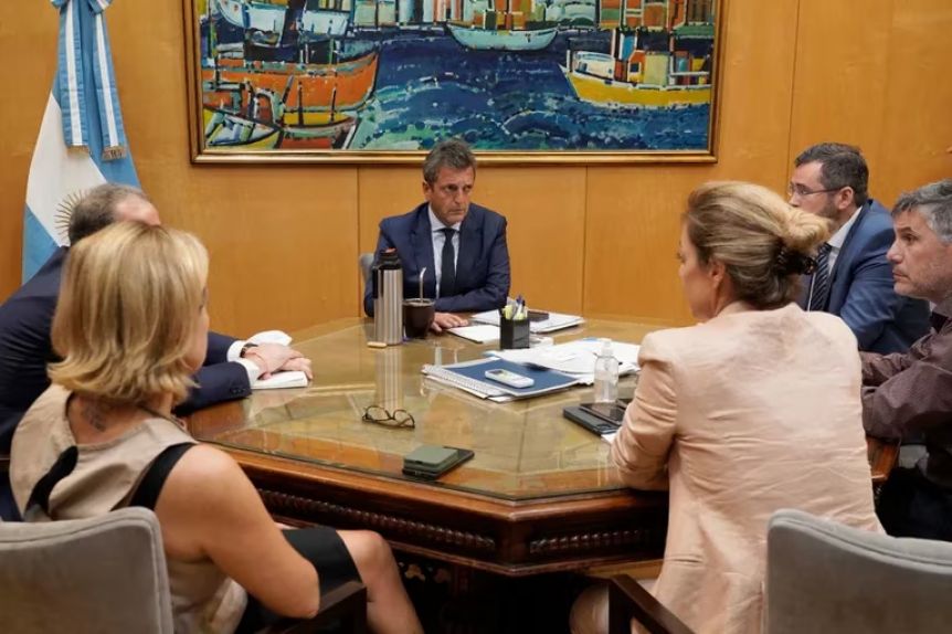 Castigo a Edesur: deberá devolver dinero y le aplican multa de $ 1.000 millones