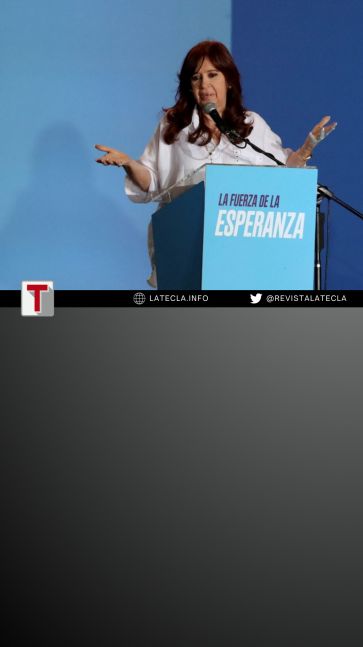 Cristina reaparece en público y reaviva la especulación sobre su candidatura presidencial