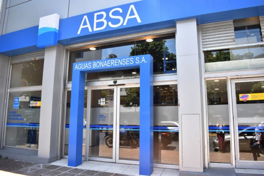 Un rosario de reclamos para ABSA, que agravó el infierno de miles de usuarios