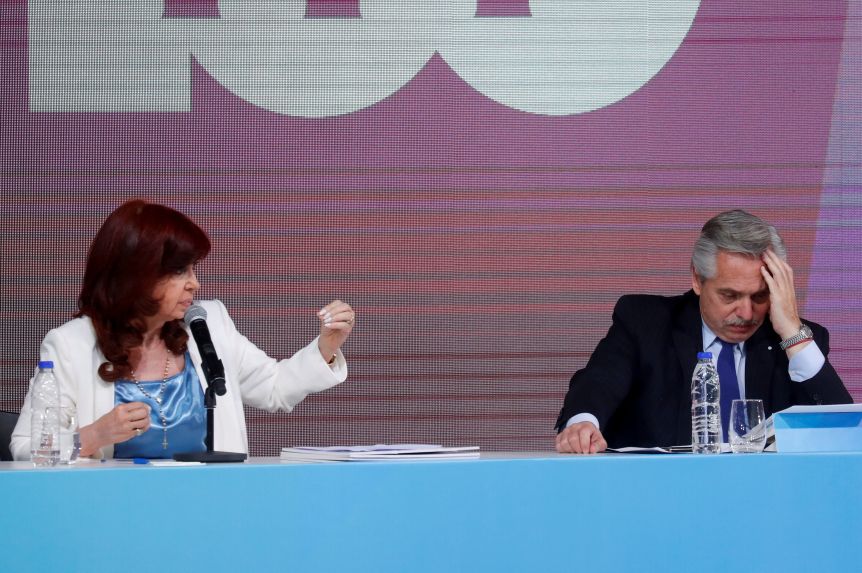 Cristina reaparece en medio del clamor por su candidatura y se aleja cada vez más de Alberto