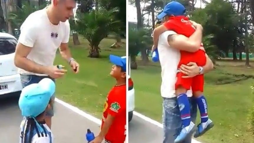 El tierno gesto del Dibu Martínez con un nene que fue hasta Ezeiza para conocerlo