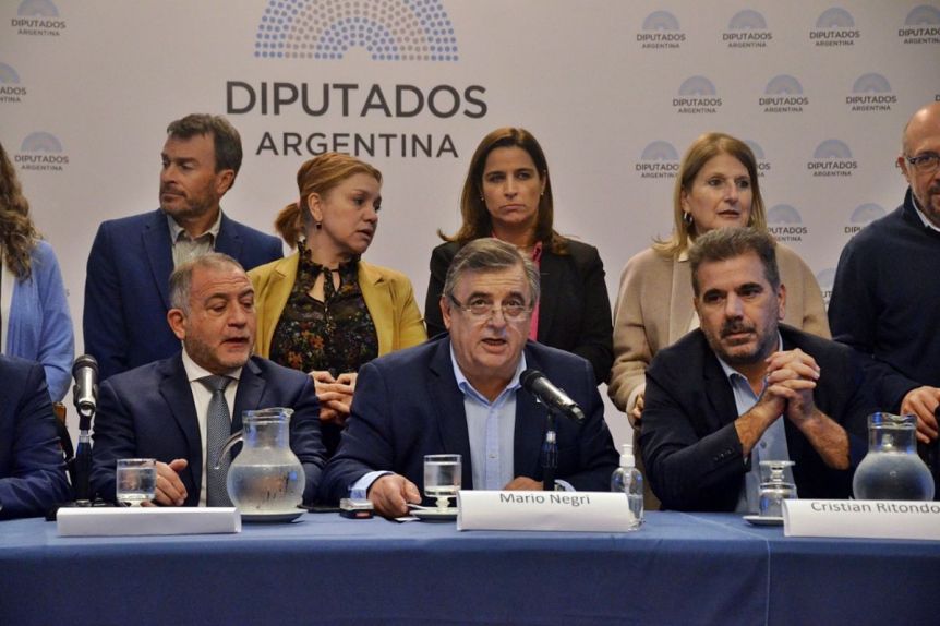 La oposición quiere explicaciones por canje de bonos