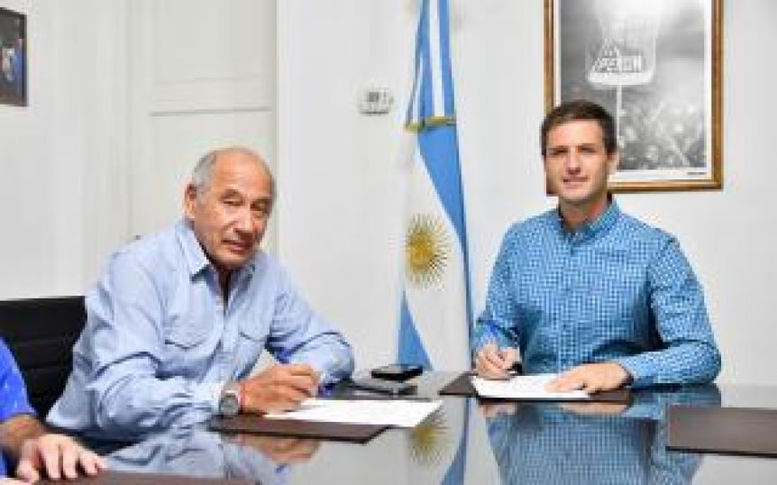 Después de la polémica por los salarios municipales, alcalde oficialista recogió el guante