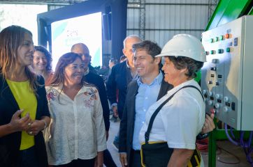 Kicillof puso primera en la Cuarta: cerró un basural a cielo abierto y entregó netbooks