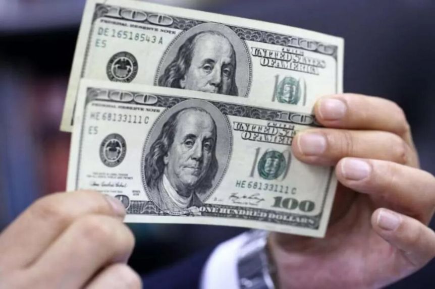 Tras alcanzar los 500, el dólar blue cerró la jornada en $495