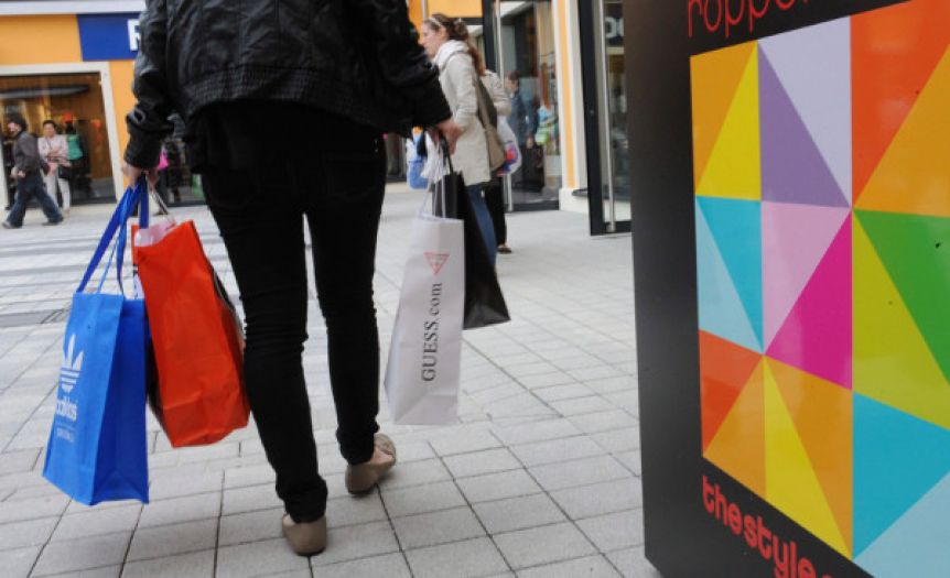 Pese a la suba del Blue, Indec anunció el crecimiento de ventas en centros de compra