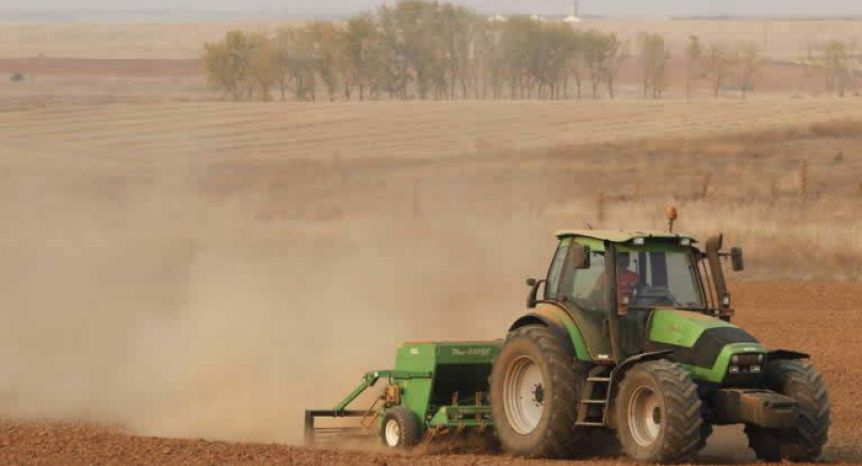 Piden medidas de alivio para productores afectados por la sequía que compraron maquinaria