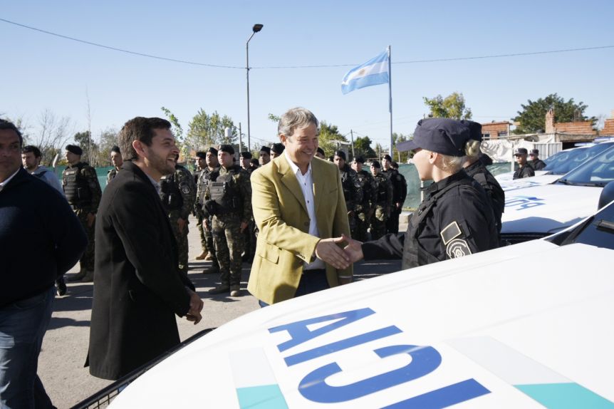 Presentaron 300 nuevos efectivos y vehículos cero kilómetro para la policía en Almirante Brown