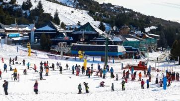 Grandes nevadas sorprendieron a los turistas en la Patagonia Argentina