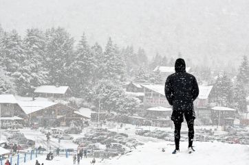 Grandes nevadas sorprendieron a los turistas en la Patagonia Argentina