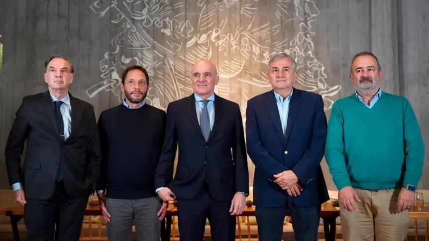 Juntos oficializó la llegada de José Luis Espert