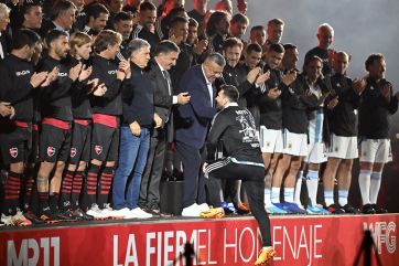 En el día de su cumpleaños, Messi fue la estrella en la despedida de Maxi Rodríguez