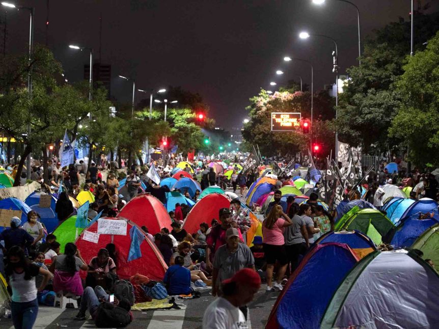 Luego de una encendida protesta, piqueteros de izquierda levantaron los cortes