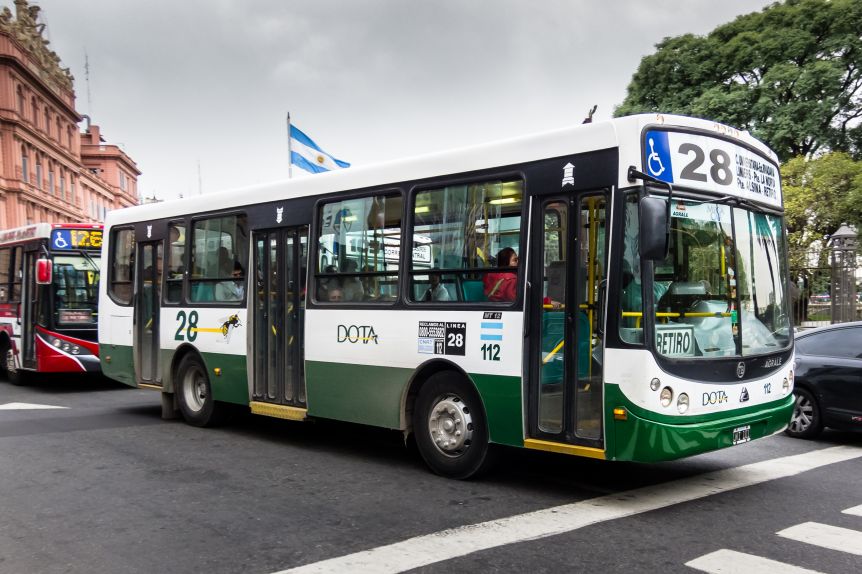 En descontento con la conducción de la UTA, se adelanta el paro de colectivos en el país
