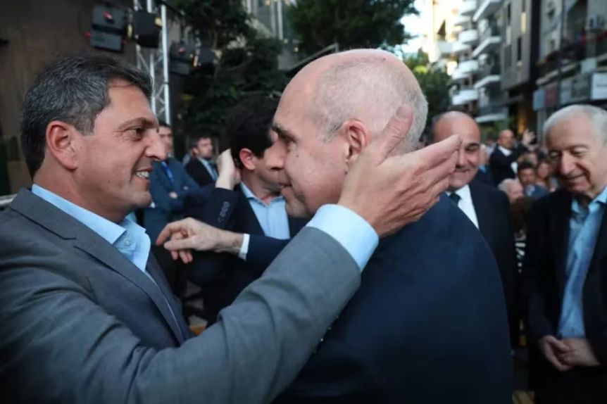 El escenario electoral vuelve a polarizarse con el paulatino desinfle de los libertarios