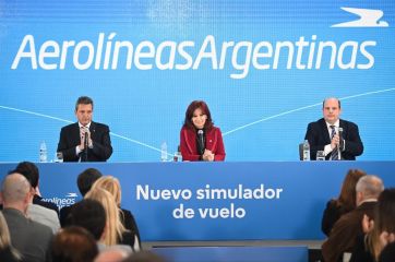 Nuevo respaldo de CFK a Massa en el acto por la reestatización de Aerolíneas