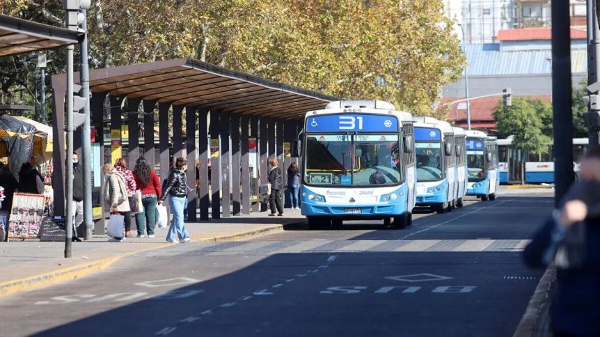 En son de paz: el Gobierno pone paños fríos al conflicto con los empresarios del transporte