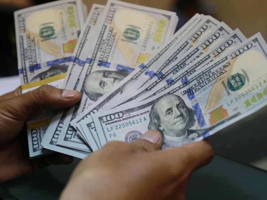 El dólar blue cerró en $552 y estableció un nuevo récord tras las medidas