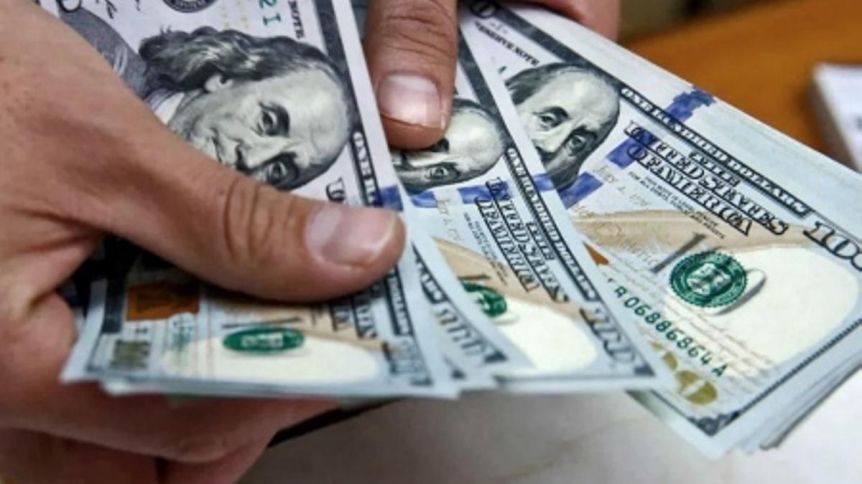 El dólar blue tuvo una tendencia a la baja y cerró en $536