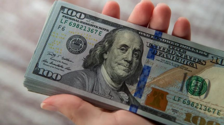 Sin techo: el dólar blue tocó la barrera de los 600