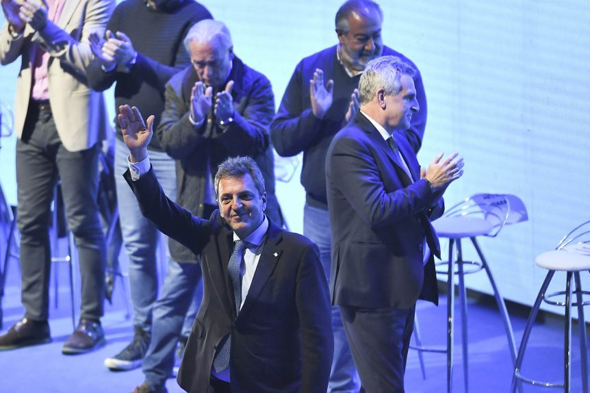 “El domingo tenemos que ganar”: Massa cosechó el respaldo de la CGT en un acto colmado de trabajadores