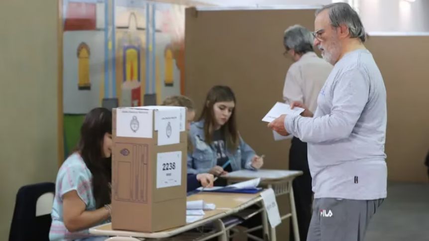 Fiscales, la llave para garantizar los votos: cuántos se necesitan en la Provincia