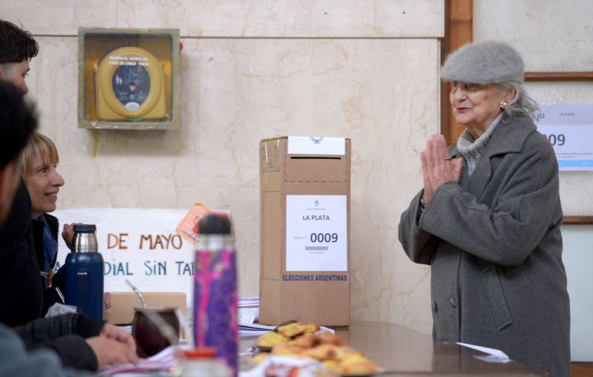 Con datos que todavía no llegan, el escenario de tercios hace crujir a la política