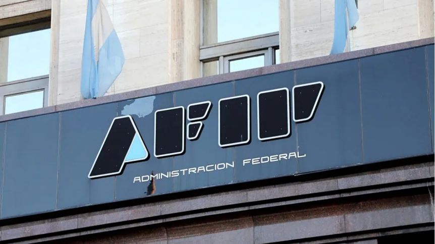 En agosto, la recaudación tributaria creció 136% interanual