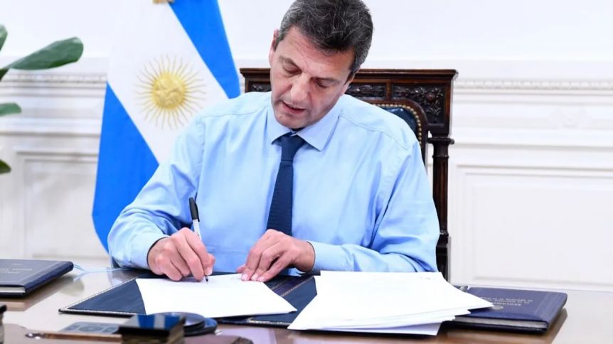 Massa convocó a la CGT, la CTA y autoridades de Diputados por el Impuesto Ganancias