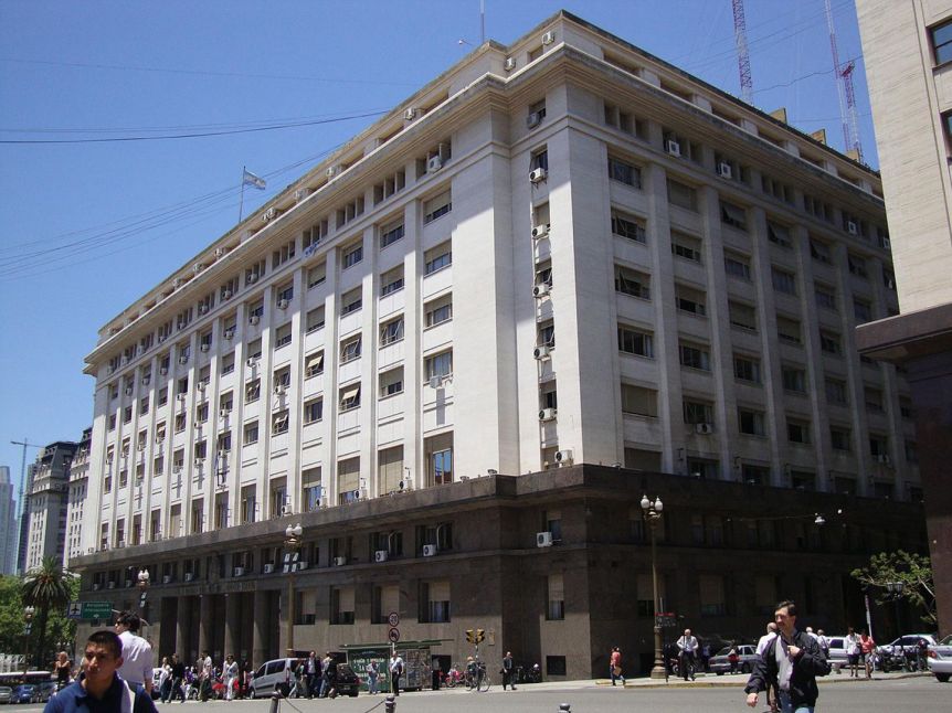 Cuentas 2024: dólar, inflación, obras y las otras variables proyectadas por el oficialismo