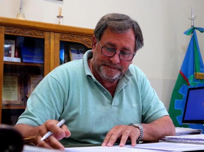 Otro intendente de la UCR pagará el bono a municipales