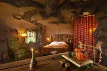 El pantano de Shrek es real y puede alquilarse: cómo hacer para vivir como un ogro