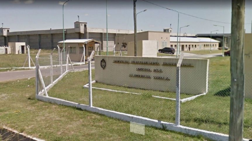 Se fugaron tres presos de una cárcel de Florencio Varela: cortaron el alambrado con un alicate