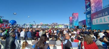 Una multitud desbordó Sarandí, con la esperanza de la segunda vuelta