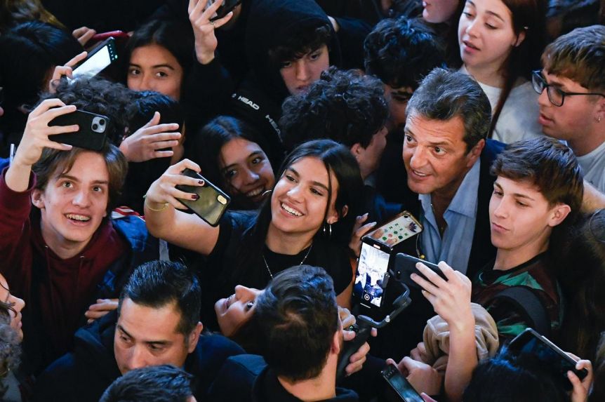 Massa baja el telón de su campaña en Pilar con la intención de tener un mano a mano con Milei