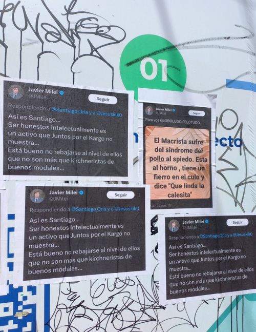 Las paredes hablan: empapelan CABA con afiches contra el apoyo de Bullrich a Milei